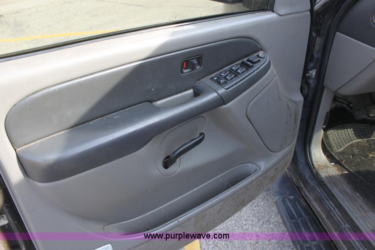 image for item AA9064 2003 Chevrolet Tahoe SUV