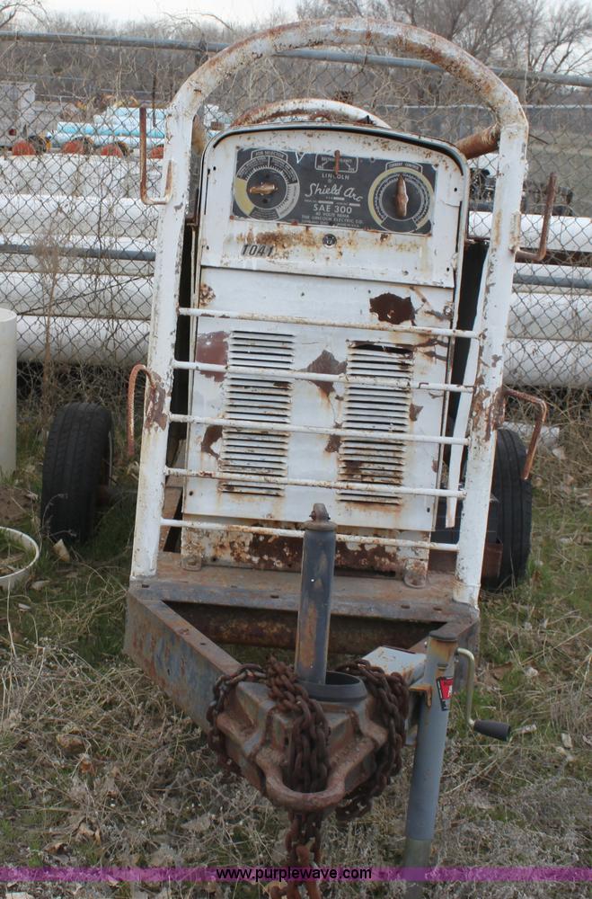 image for item AA9072 Lincoln Electric SAE300 arc welder