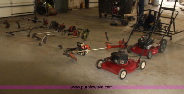 image for item AA9078 Assorted lawn equipment