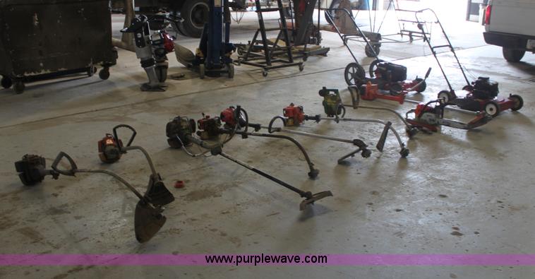 image for item AA9078 Assorted lawn equipment