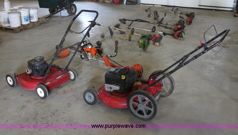 image for item AA9078 Assorted lawn equipment