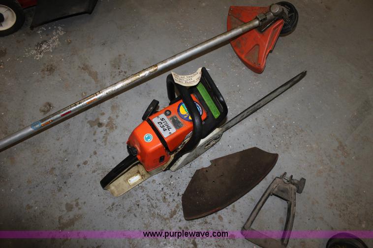 image for item AA9078 Assorted lawn equipment