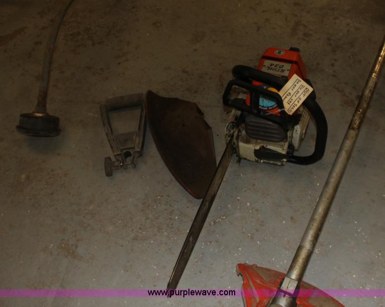 image for item AA9078 Assorted lawn equipment