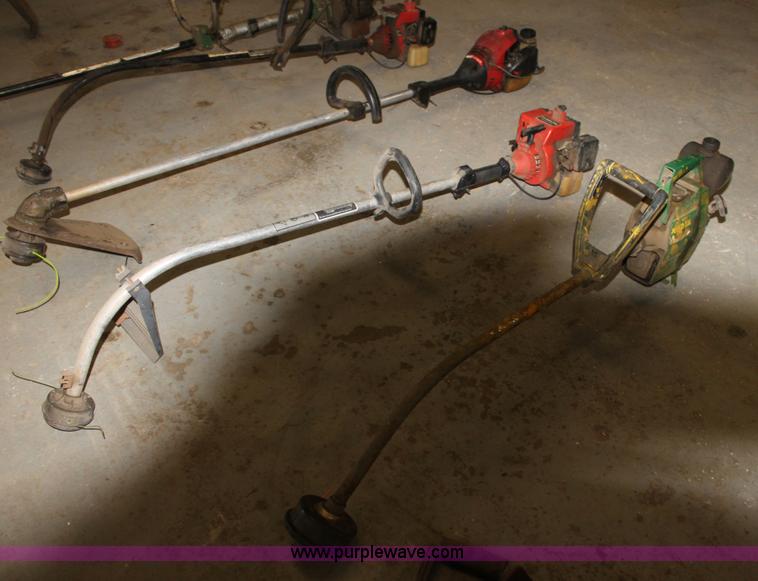 image for item AA9078 Assorted lawn equipment