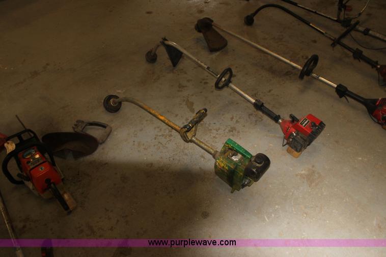 image for item AA9078 Assorted lawn equipment