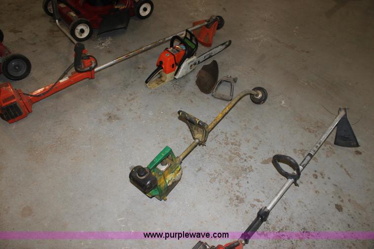 image for item AA9078 Assorted lawn equipment