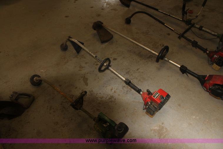 image for item AA9078 Assorted lawn equipment