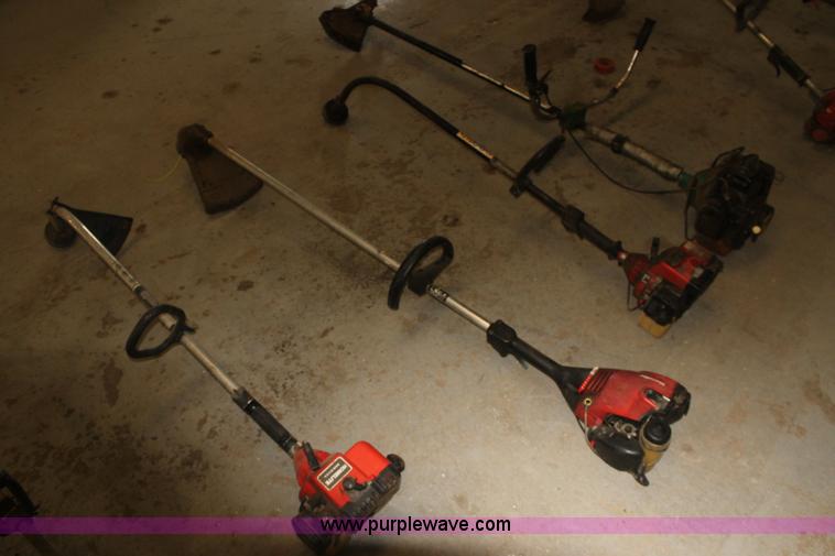 image for item AA9078 Assorted lawn equipment