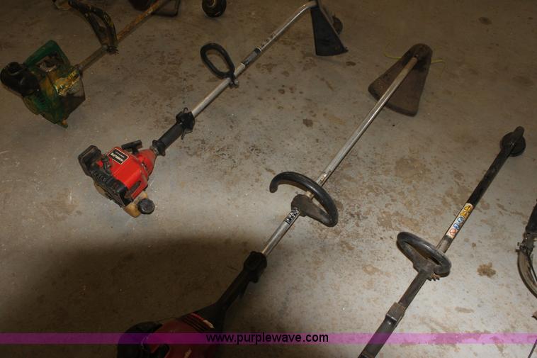 image for item AA9078 Assorted lawn equipment