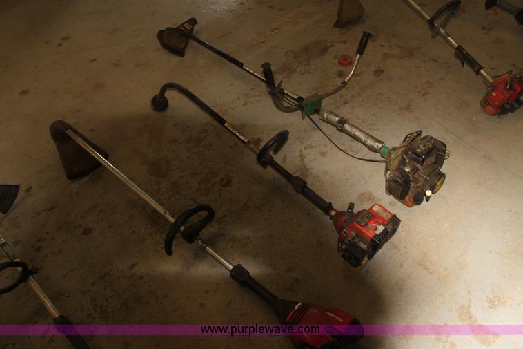 image for item AA9078 Assorted lawn equipment