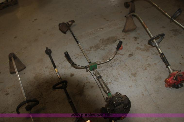 image for item AA9078 Assorted lawn equipment