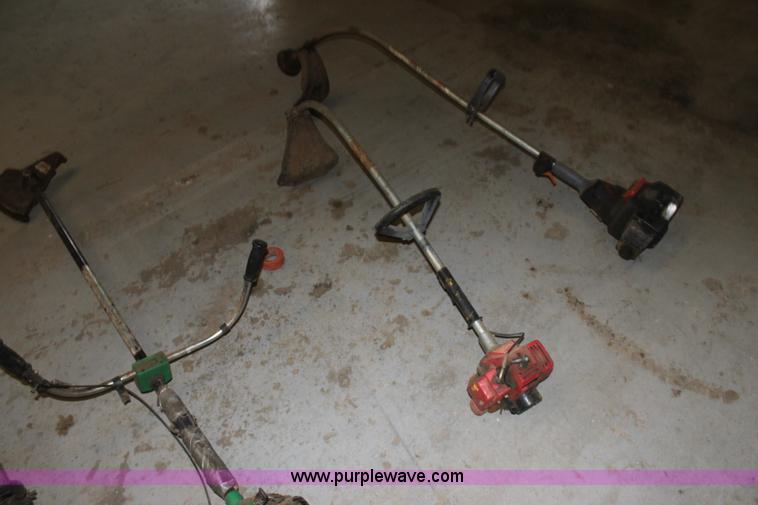 image for item AA9078 Assorted lawn equipment