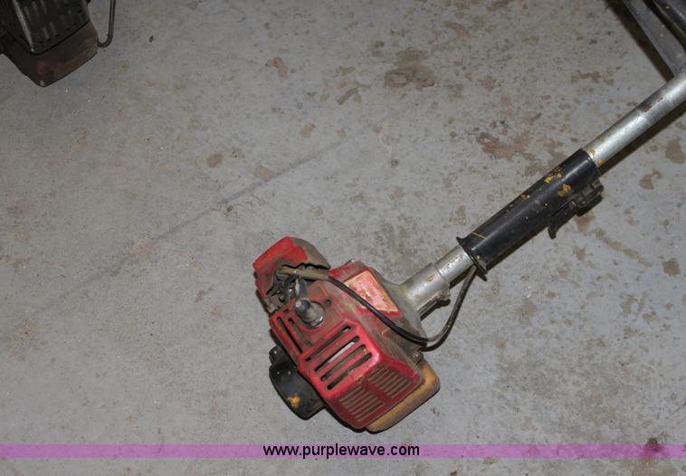 image for item AA9078 Assorted lawn equipment