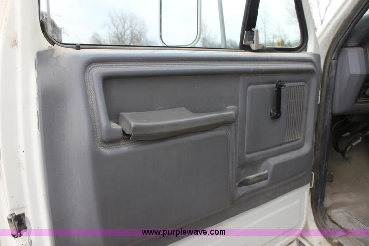 image for item AA9080 1996 Ford F800 dump truck