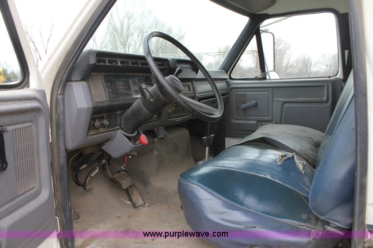 image for item AA9080 1996 Ford F800 dump truck