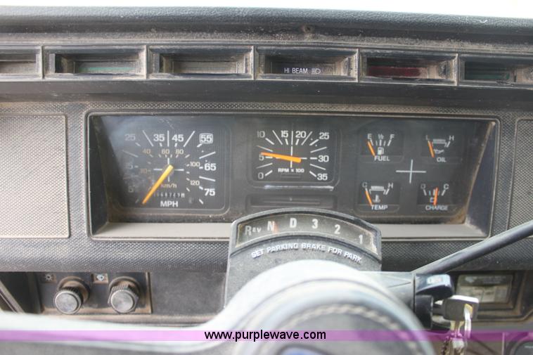 image for item AA9080 1996 Ford F800 dump truck