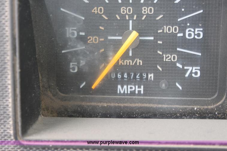 image for item AA9080 1996 Ford F800 dump truck