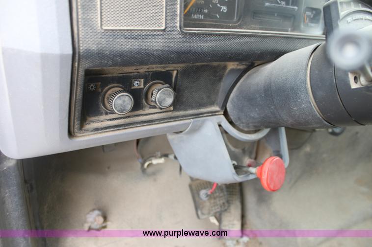 image for item AA9080 1996 Ford F800 dump truck