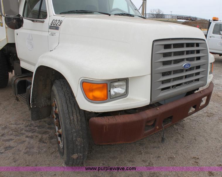 image for item AA9080 1996 Ford F800 dump truck