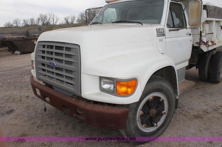 image for item AA9080 1996 Ford F800 dump truck