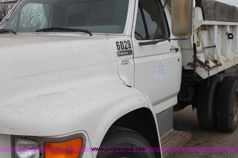 image for item AA9080 1996 Ford F800 dump truck