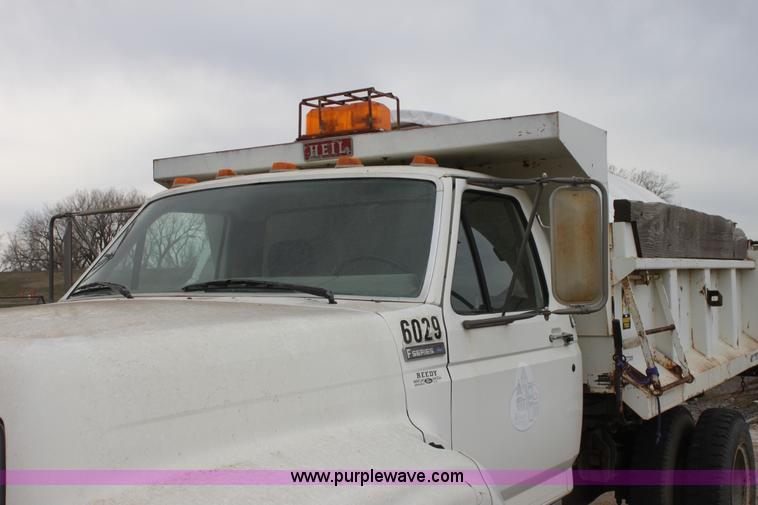 image for item AA9080 1996 Ford F800 dump truck
