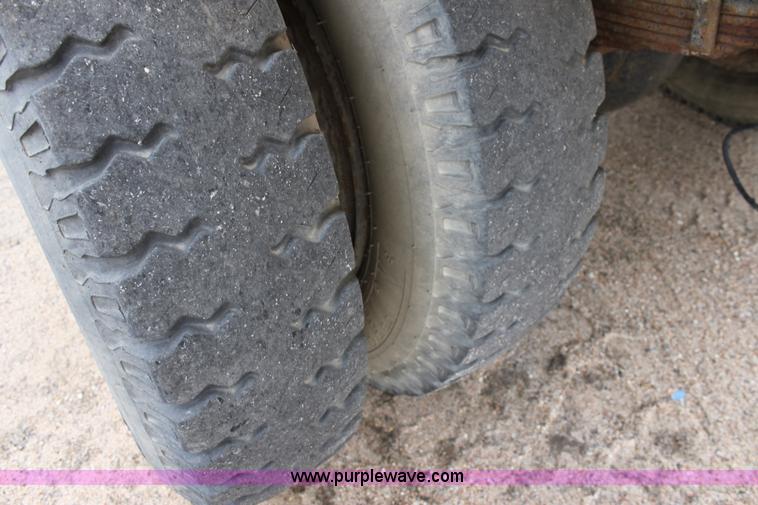 image for item AA9080 1996 Ford F800 dump truck