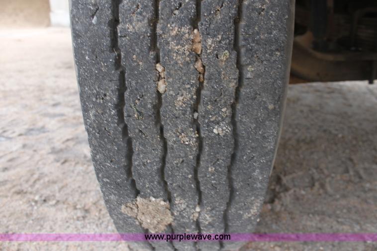 image for item AA9080 1996 Ford F800 dump truck