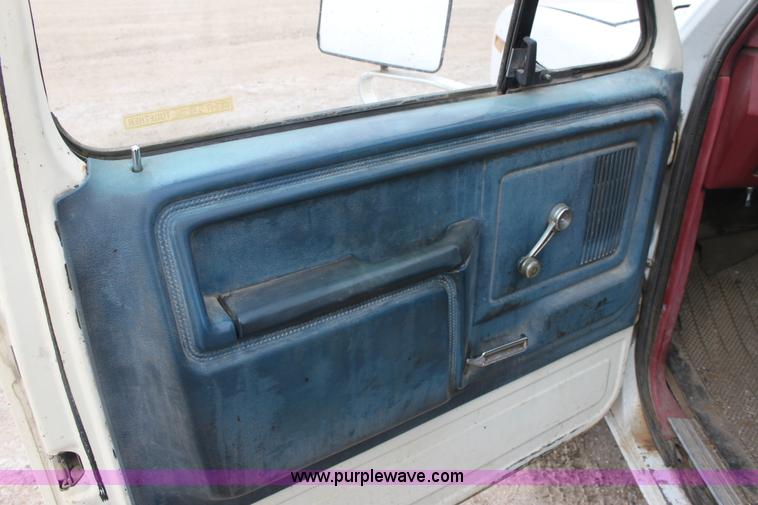 image for item AA9082 1980 Ford F250 Custom pickup truck