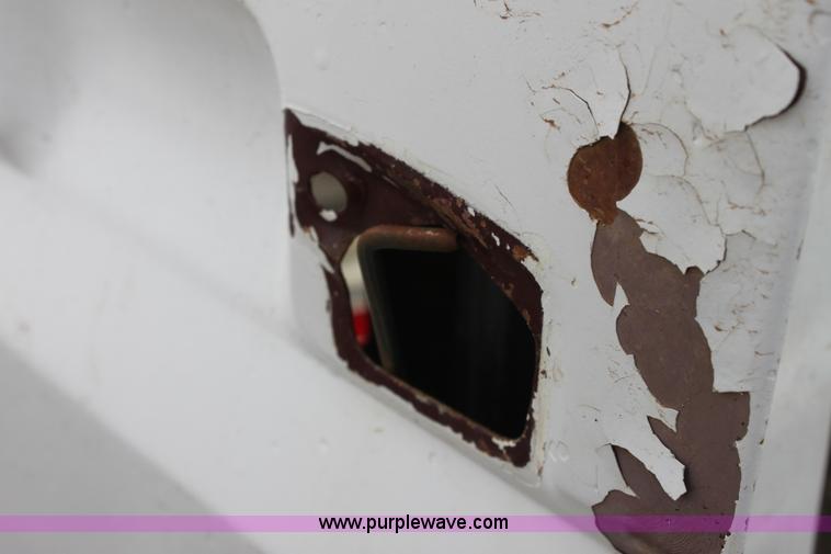 image for item AA9083 1982 Ford F600 pot hole patching truck