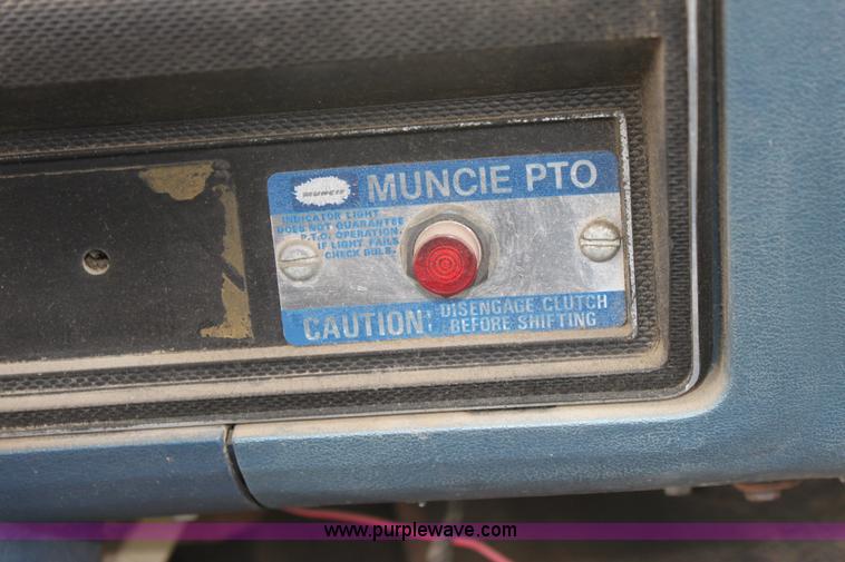 image for item AA9083 1982 Ford F600 pot hole patching truck