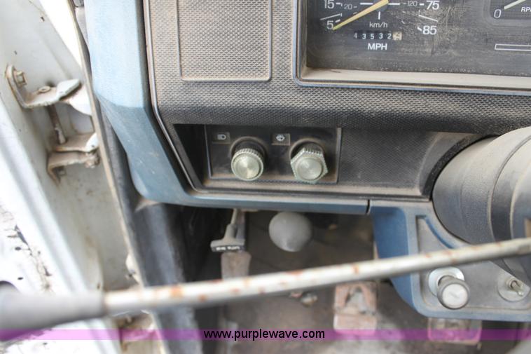 image for item AA9083 1982 Ford F600 pot hole patching truck