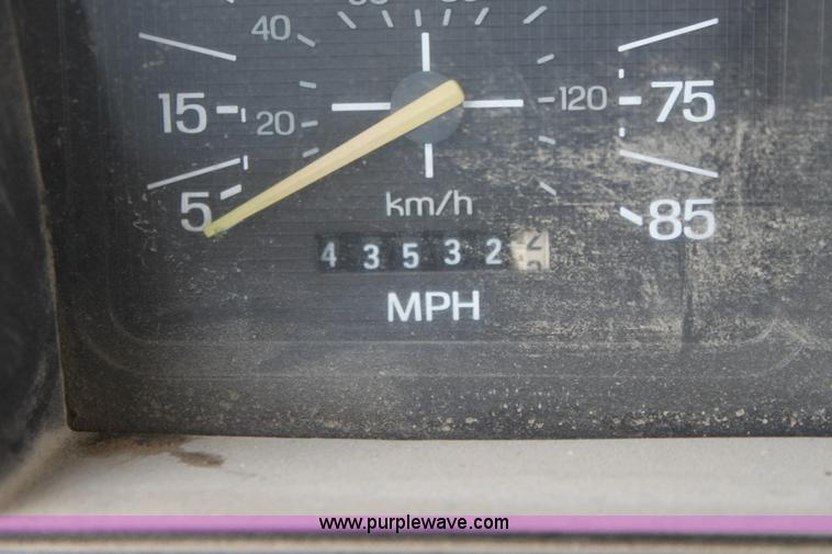 image for item AA9083 1982 Ford F600 pot hole patching truck