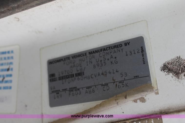 image for item AA9083 1982 Ford F600 pot hole patching truck