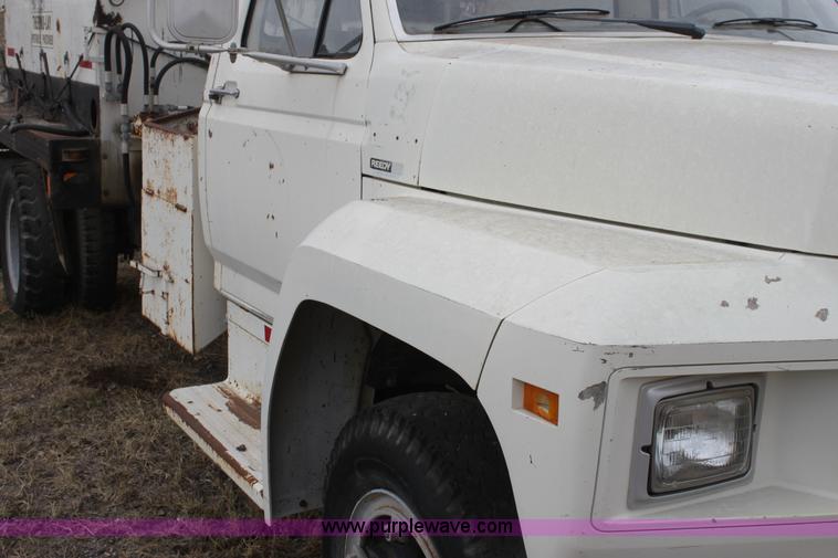 image for item AA9083 1982 Ford F600 pot hole patching truck