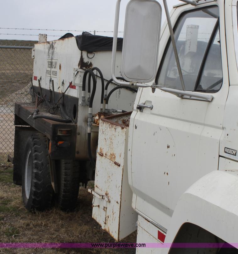 image for item AA9083 1982 Ford F600 pot hole patching truck
