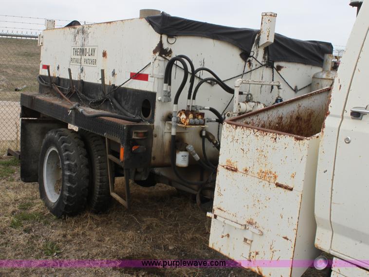 image for item AA9083 1982 Ford F600 pot hole patching truck