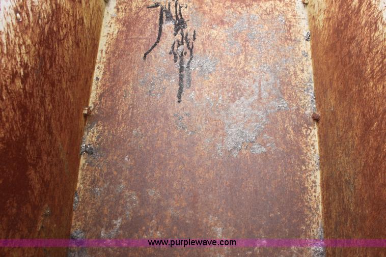 image for item AA9083 1982 Ford F600 pot hole patching truck