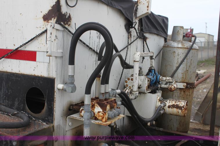 image for item AA9083 1982 Ford F600 pot hole patching truck