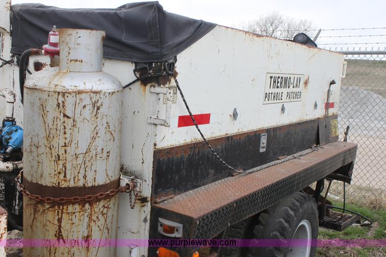 image for item AA9083 1982 Ford F600 pot hole patching truck