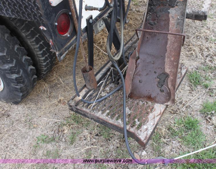 image for item AA9083 1982 Ford F600 pot hole patching truck