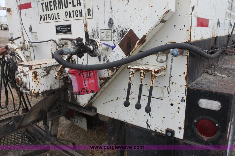 image for item AA9083 1982 Ford F600 pot hole patching truck