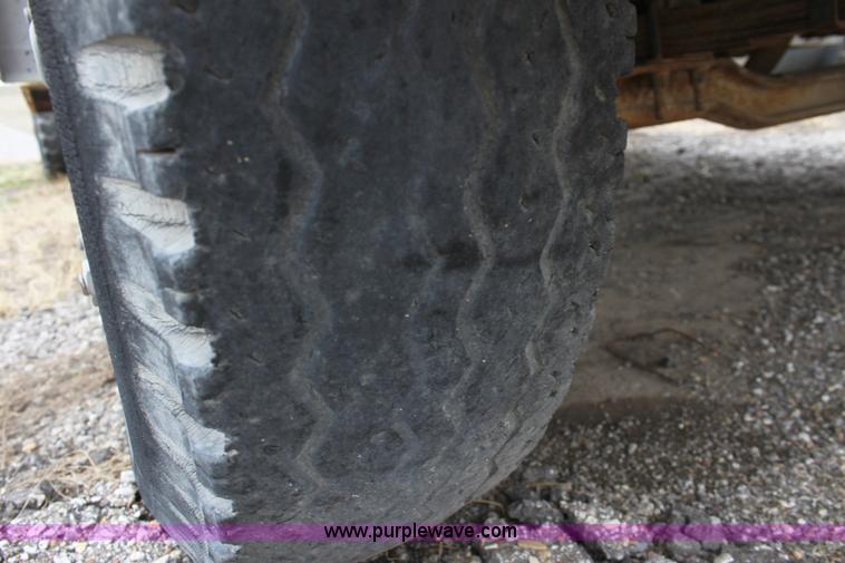 image for item AA9083 1982 Ford F600 pot hole patching truck