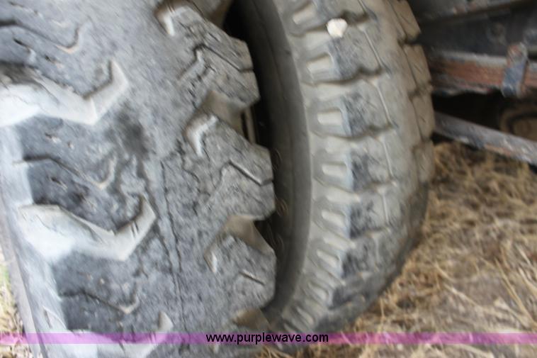 image for item AA9083 1982 Ford F600 pot hole patching truck