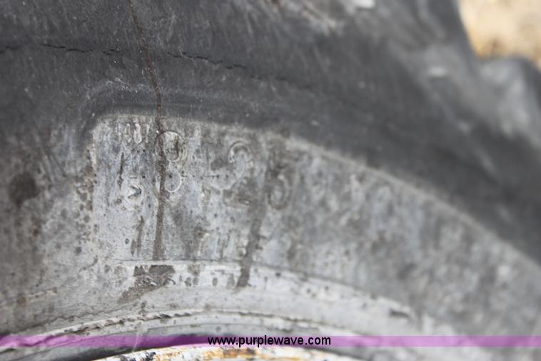 image for item AA9083 1982 Ford F600 pot hole patching truck