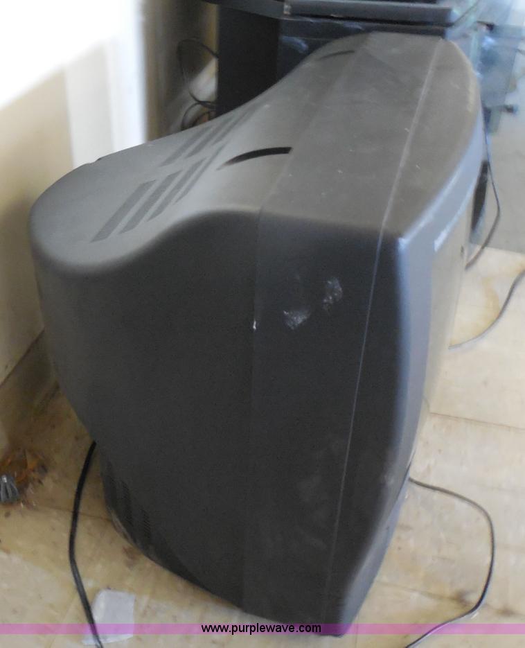 image for item AD9475 (3) televisions