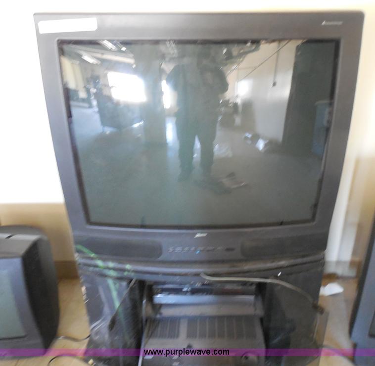 image for item AD9475 (3) televisions