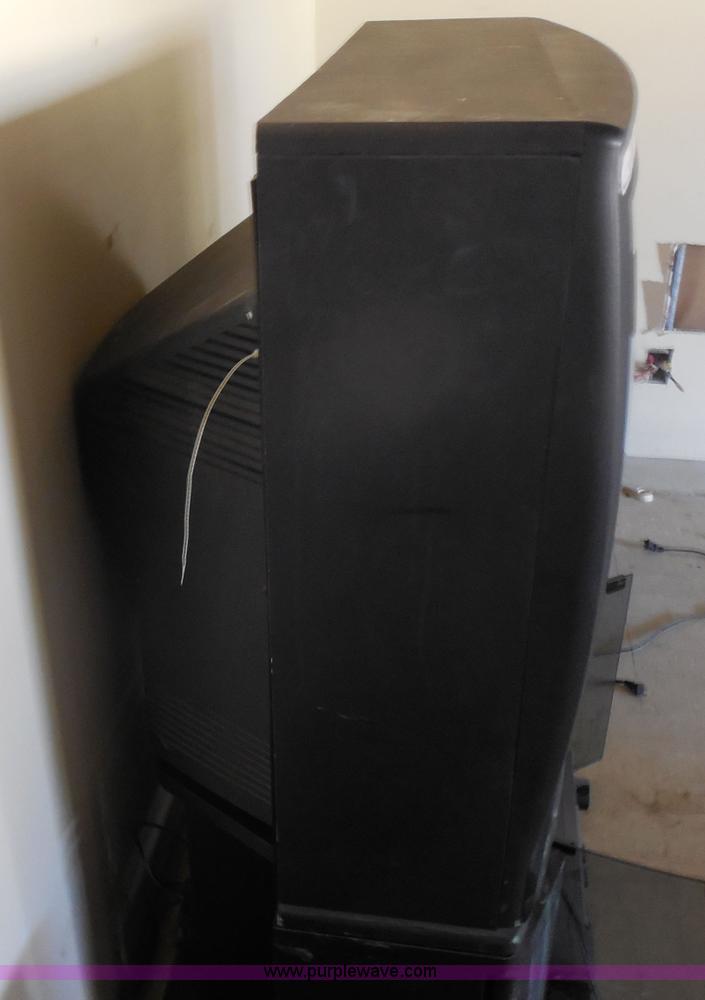 image for item AD9475 (3) televisions