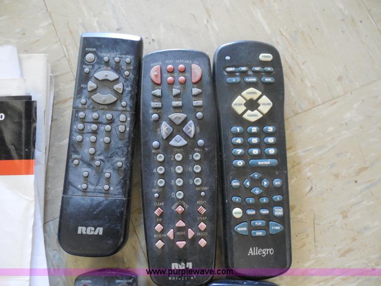 image for item AD9475 (3) televisions