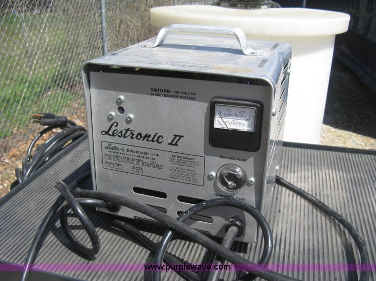 image for item AG9828 (2) Advance Convertamatic 200LX floor scrubbers